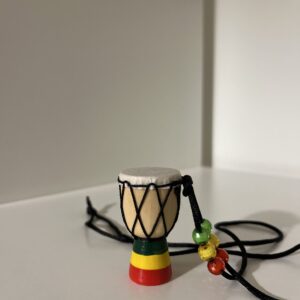 Djembe Aafrika trummi kujuline kaelaehe