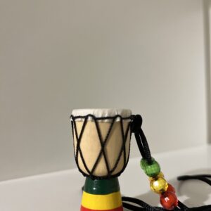 Djembe Aafrika trummi kujuline kaelaehe