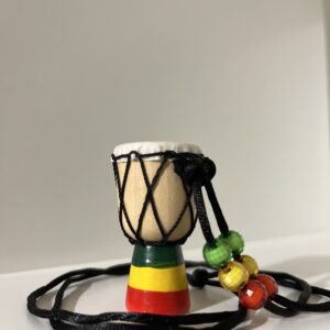 Djembe Aafrika trummi kujuline kaelaehe