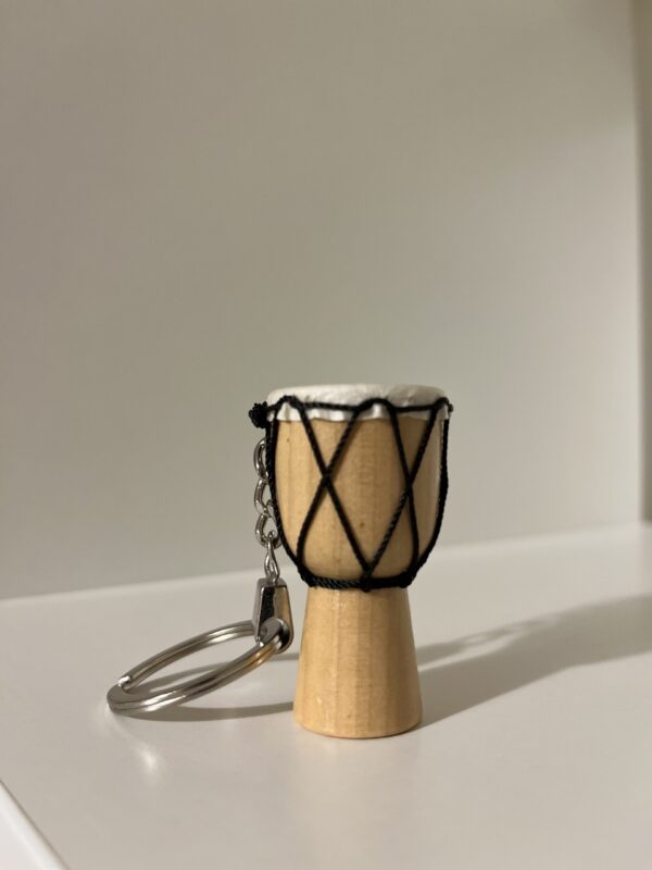 Võtmehoidja Djembe Aafrika Trumm Trummar Siim Koppel veebipood